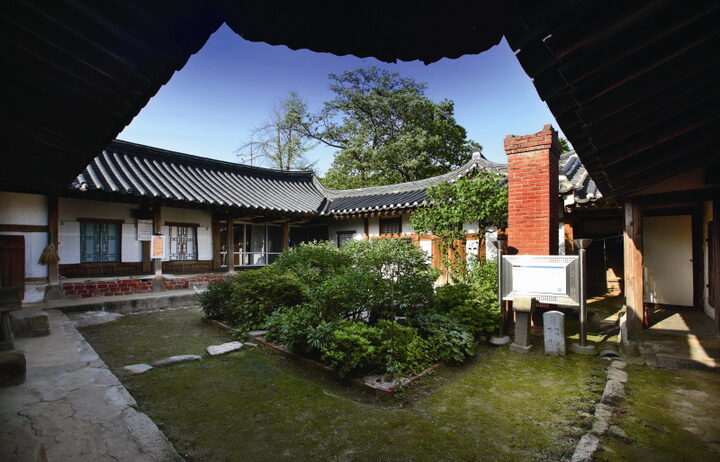 큰사랑채에서 본 안채