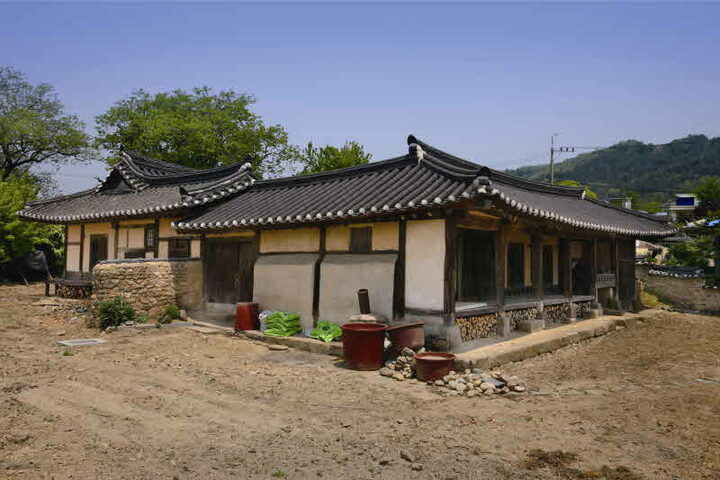 사랑채, 중문