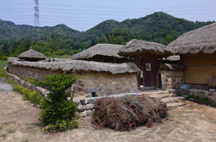 서쪽 담장과 일각문