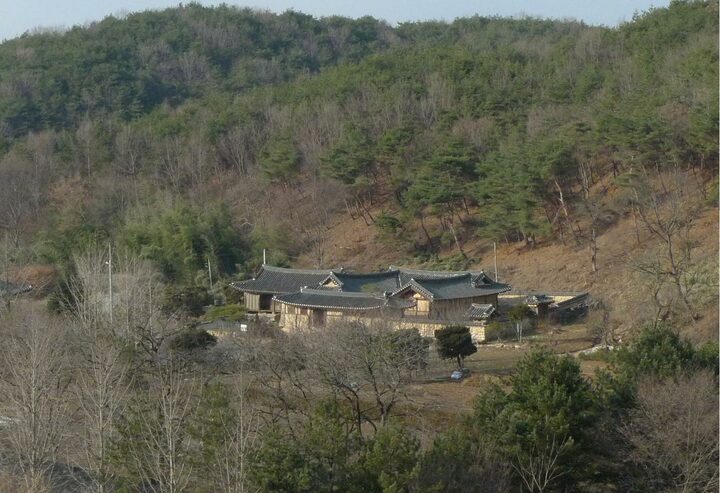 고택 원경