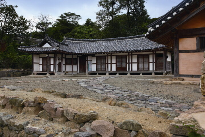 안채 정면