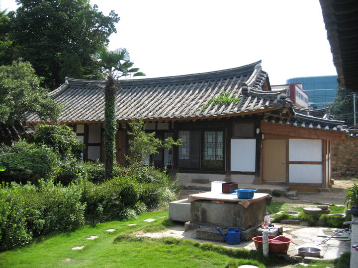 아래채 정면