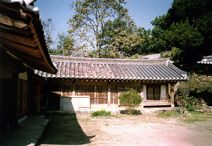 아래채