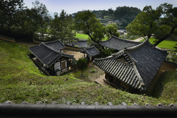 뒤편에서 바라본 전경