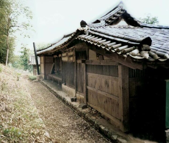 안채배면