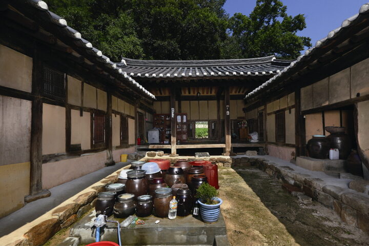 안채 전경