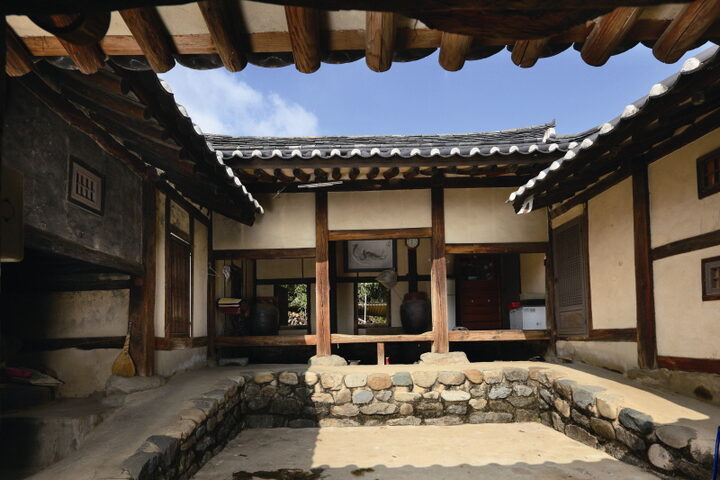 안채 전경