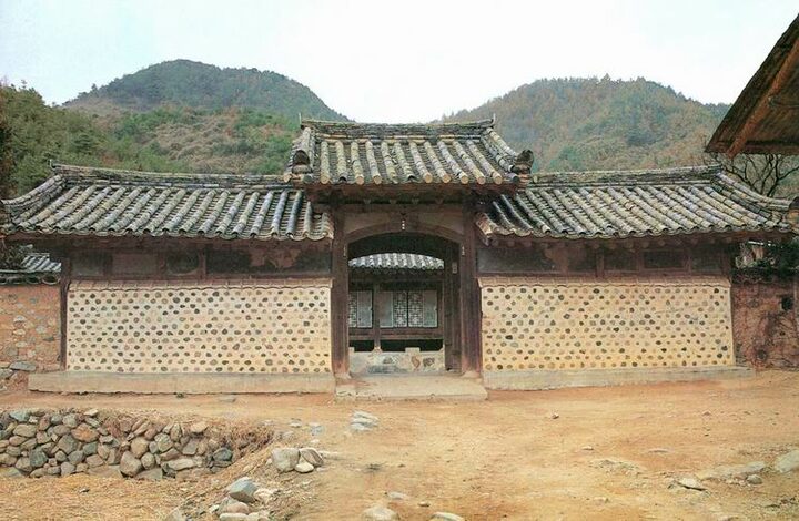 솟을대문