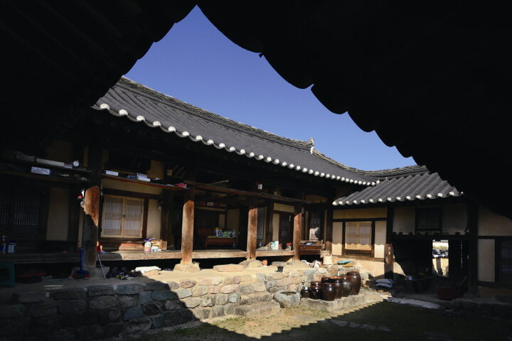 안채 전경