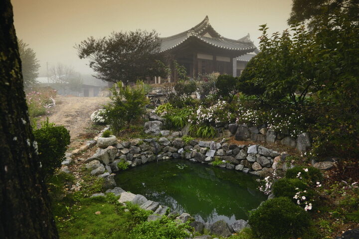 연못과 사랑채