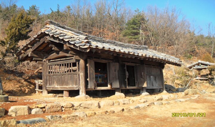 상엿집 근경(정측면)