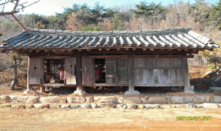 상엿집 정면