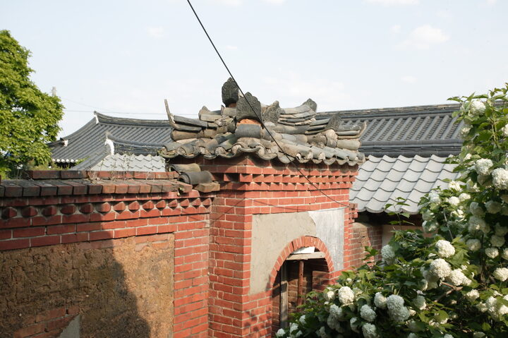 단월문 꽃담