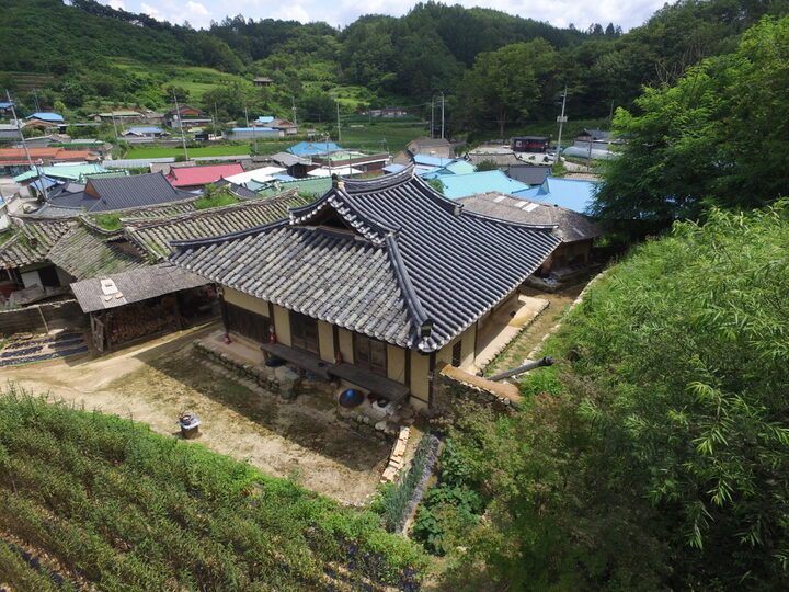 본채 전경-1