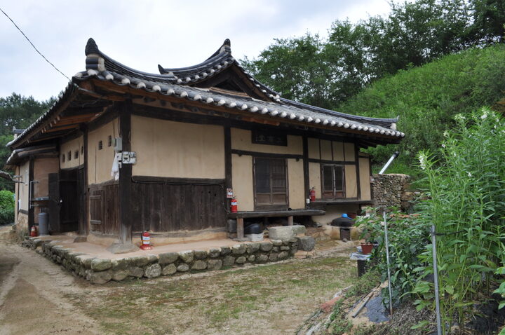 본채 전경-1