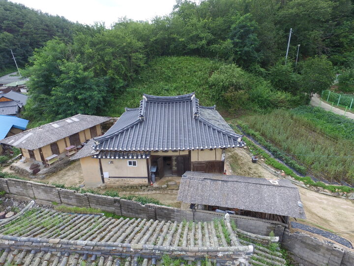 본채 정면