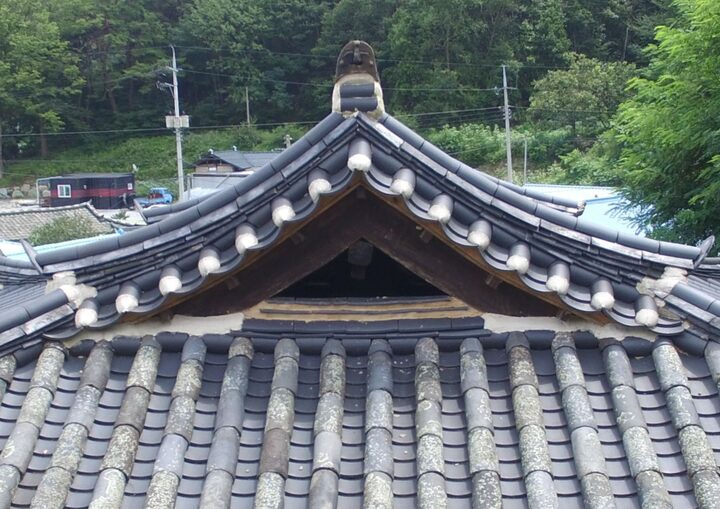 본채 까치구멍(좌측면)