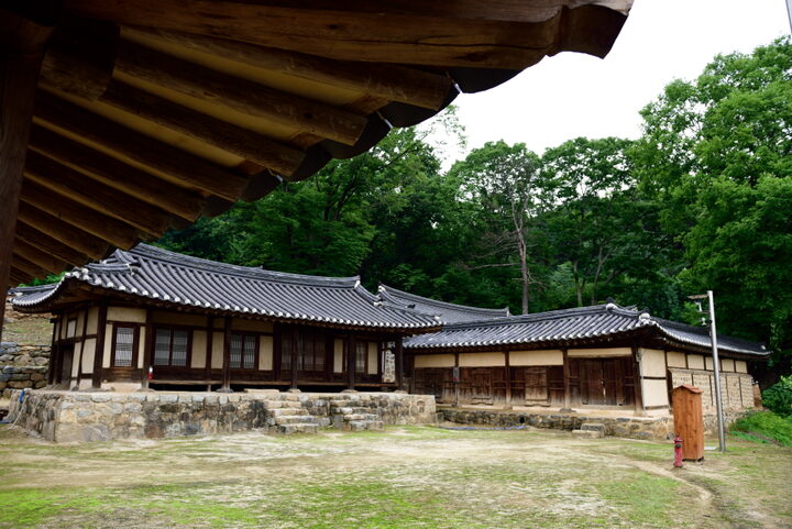 중문간에서 바라본 안채 (촬영년도 : 2015년)