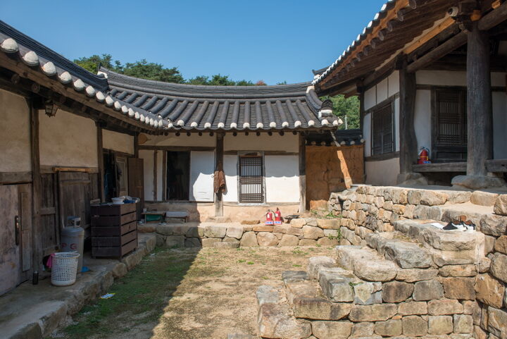 안동 안동권씨 소등재사_안마당1 (촬영년도 : 2015년)