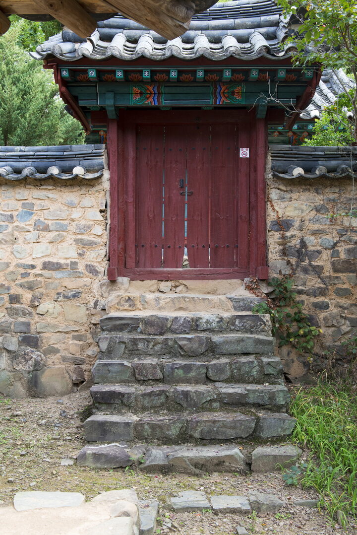 영천 매산고택과 산수정_매산고택 사당 협문 (촬영년도 : 2015년)