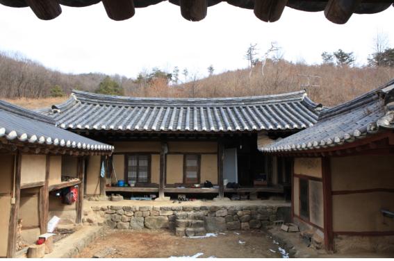 안채내부 정면