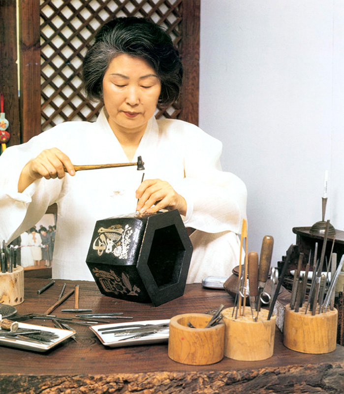 철제화로표면에입사장면