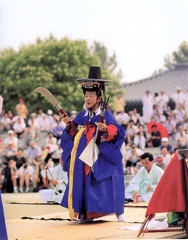 전복을입고월두(오른손)와창검(왼손)을든상산거리