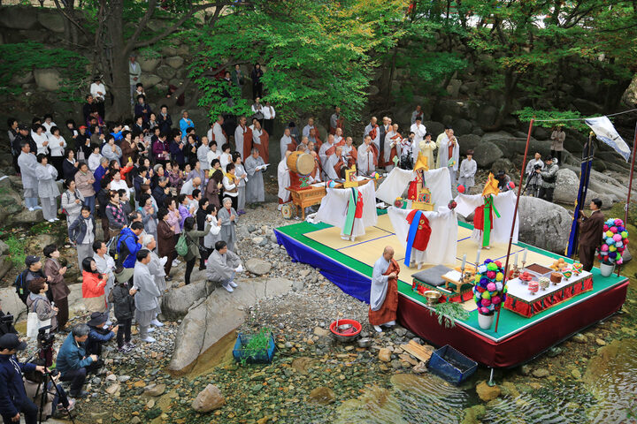 방생의식 ((사)국가무형문화재 삼화사수륙재보존회)