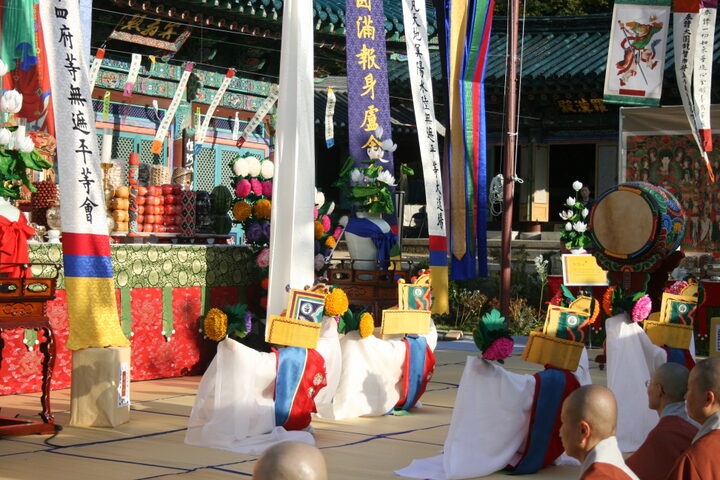 영산작법-향화게 착복무2 ((사)진관사국행수륙재보존회)