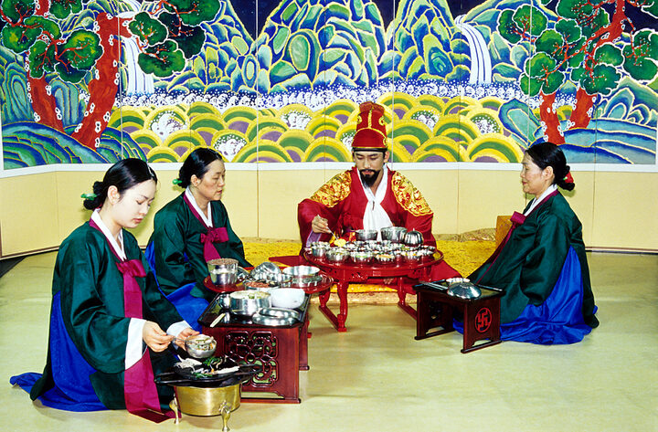 15714_창경궁 통명전에서 수라상 차림 재현_조선왕조궁중음식_국가유산청