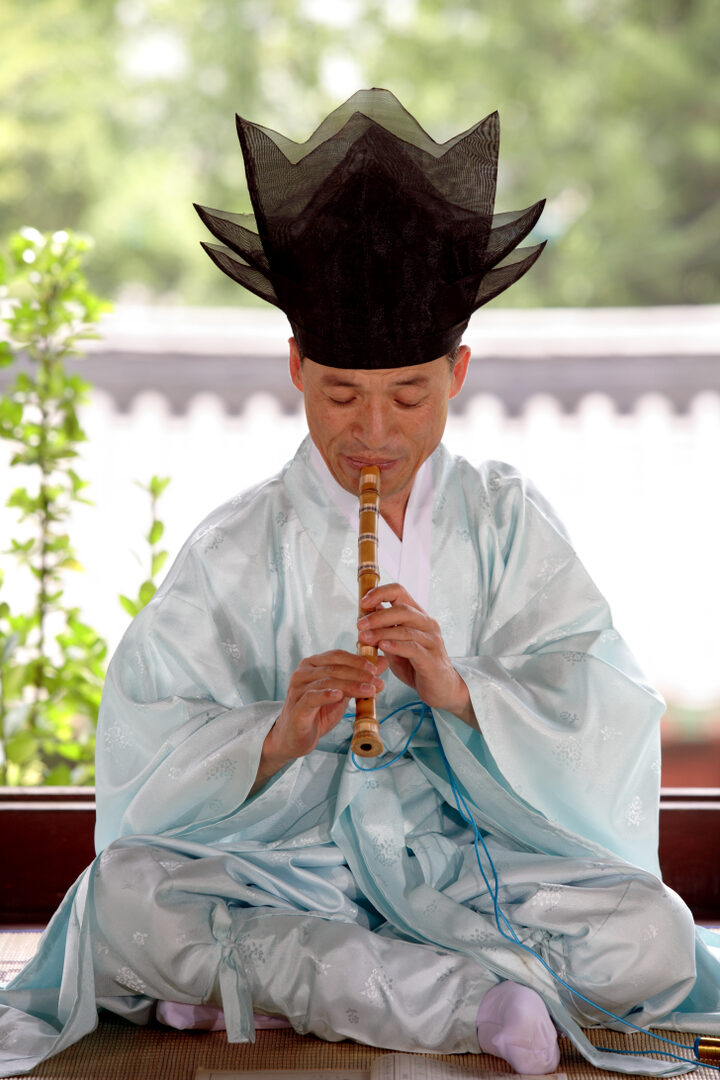 43989_단소 연주자_이리향제줄풍류_국가유산청