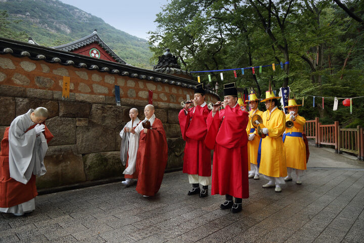52767_낮재_시련_야외법단 이동_1_진관사수륙재_국가유산청