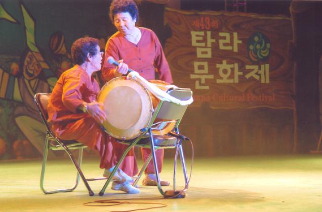 멸치후리는노래 공연모습1(43회 탐라문화재 중 무형문화재 공개행사)