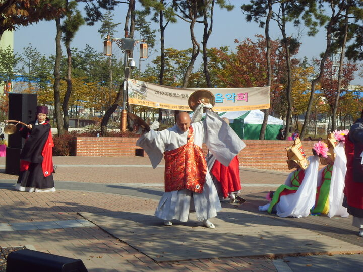 범패와 작법무(바라춤)