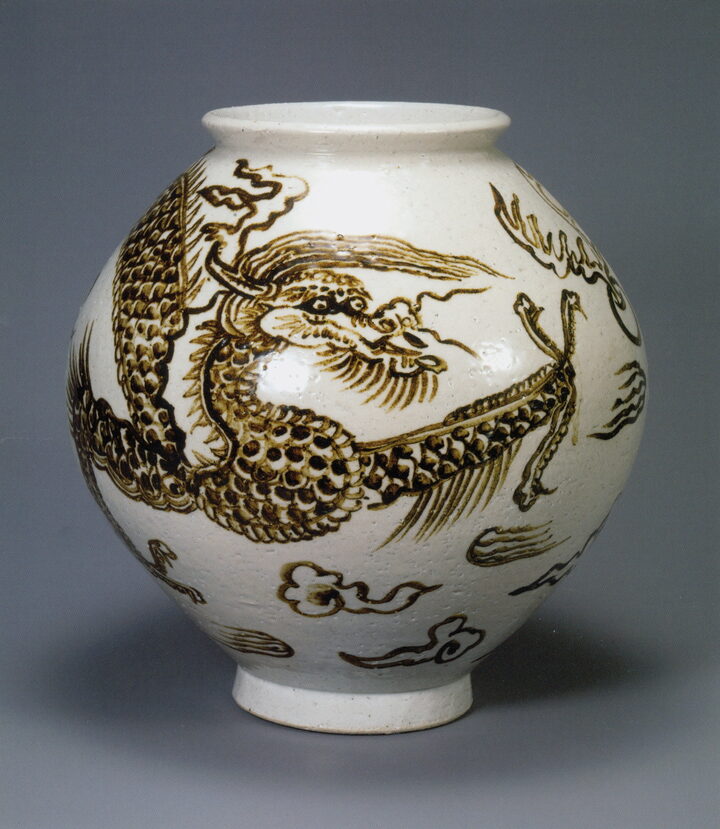 백자철화용문항아리(白磁鐵畵龍文壺)