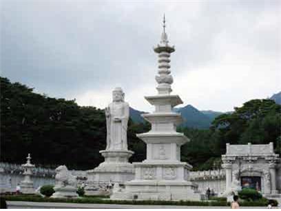 대구 동화사 삼층석탑과 약사여래입상