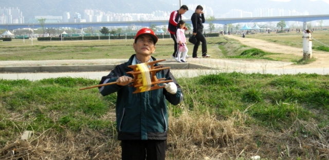 동래연 날리기