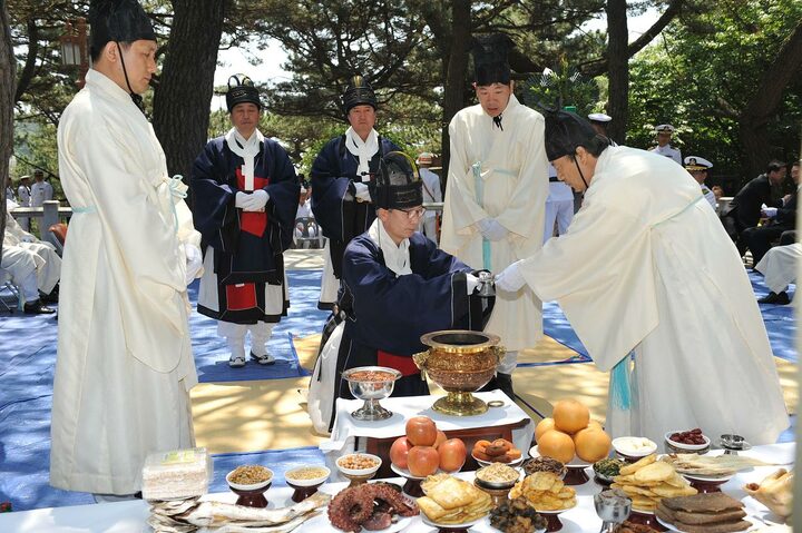 윤흥신장군 향사 봉행