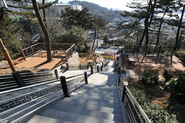 윤공단 주변
