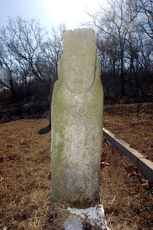 우측소문인석