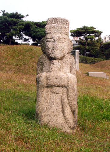 좌측문인석
