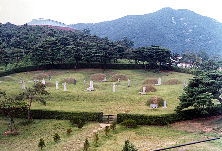 영신군이이묘전경