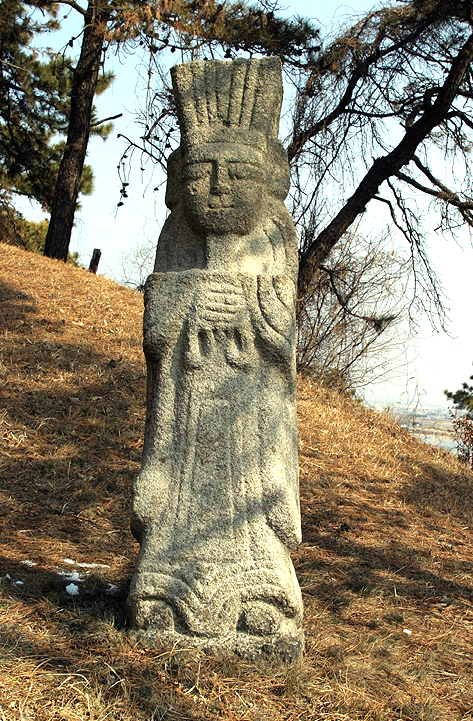 이선봉묘역좌측문인석