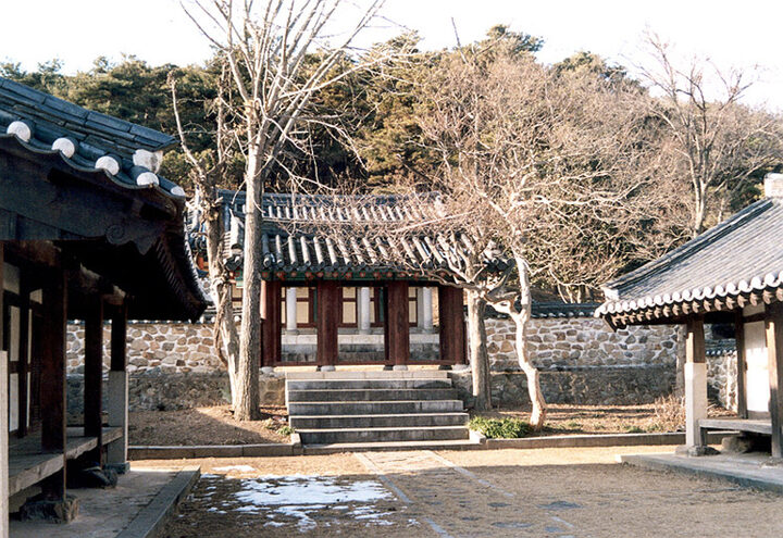 포충사내부