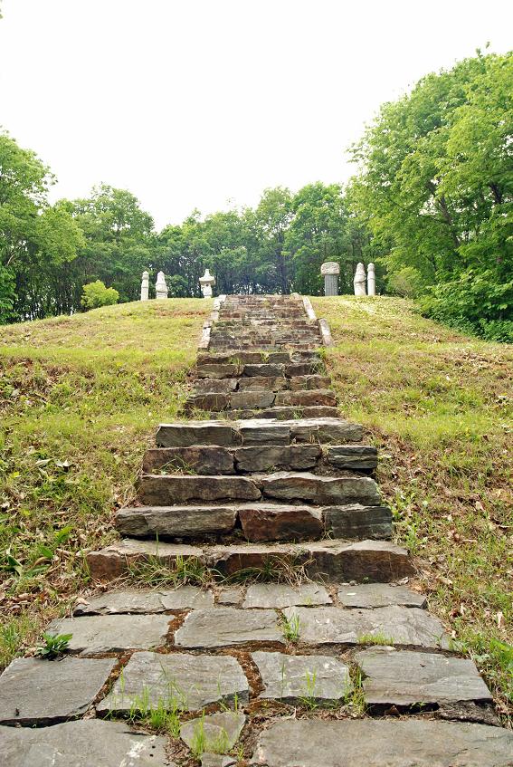 정발장군묘 원경