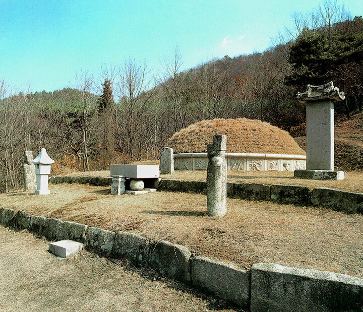 윤곤선생묘