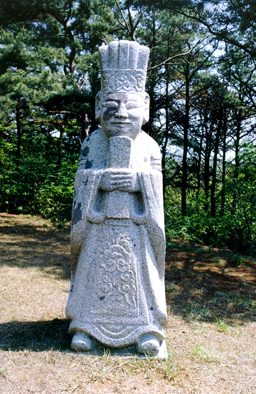 문인석(우측)