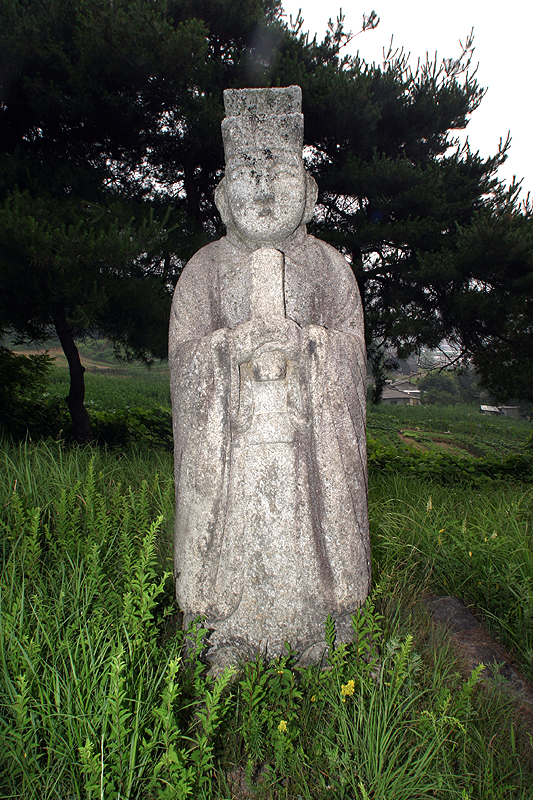 좌측문인석