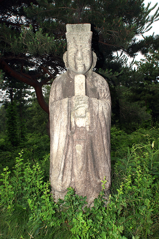 우측문인석
