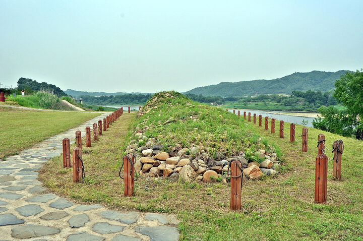 학곡리적석총 근경